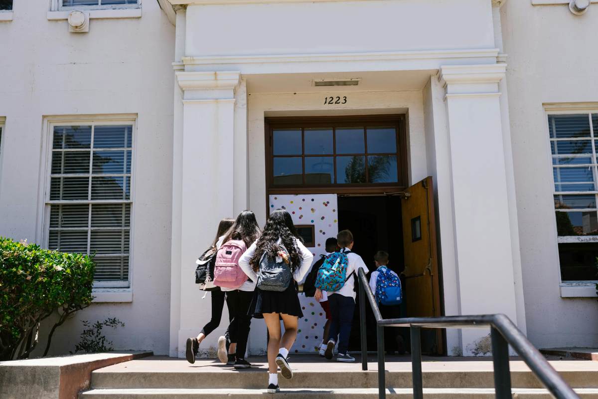 foto bambini primo giorno di scuola online