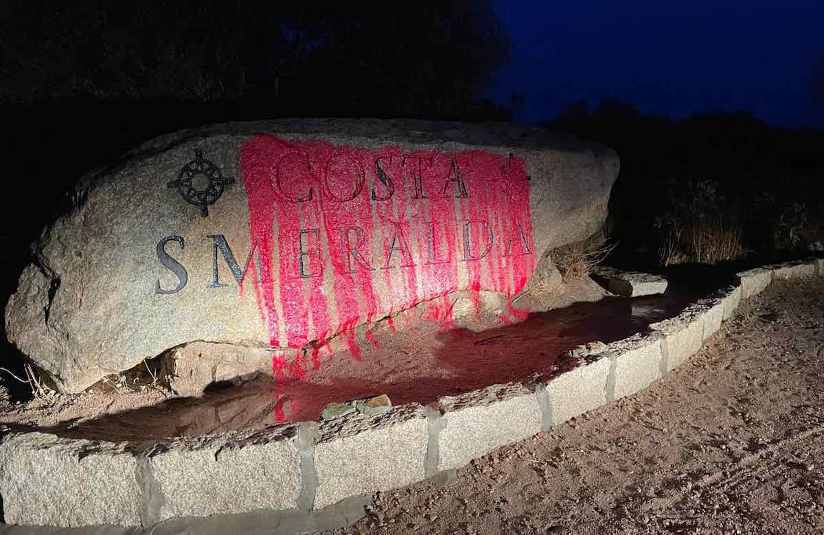 costa smeralda vernice soldati israeliani