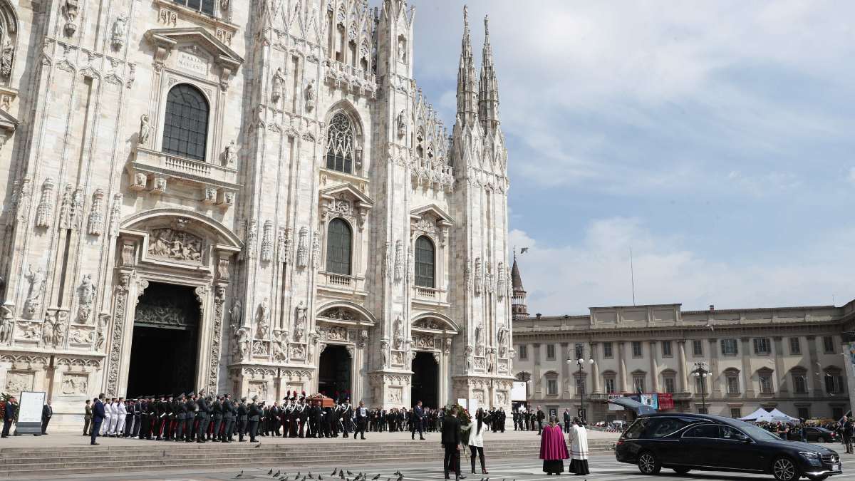 duomo milano funeri di stato silvio berlusconi