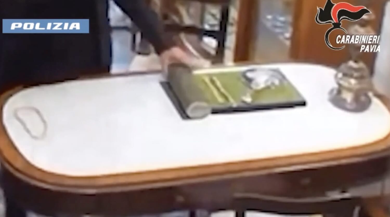 Ladra con la tecnica del foulard