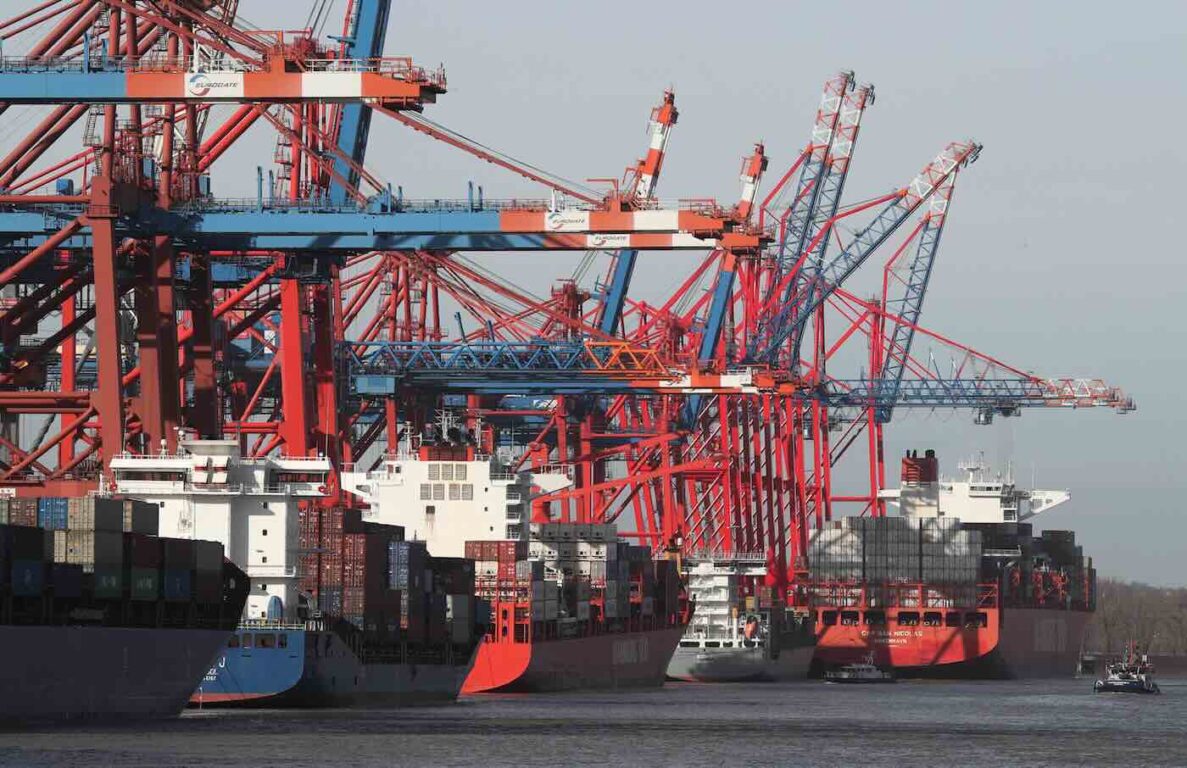 porto amburgo pale eoliche pescatori