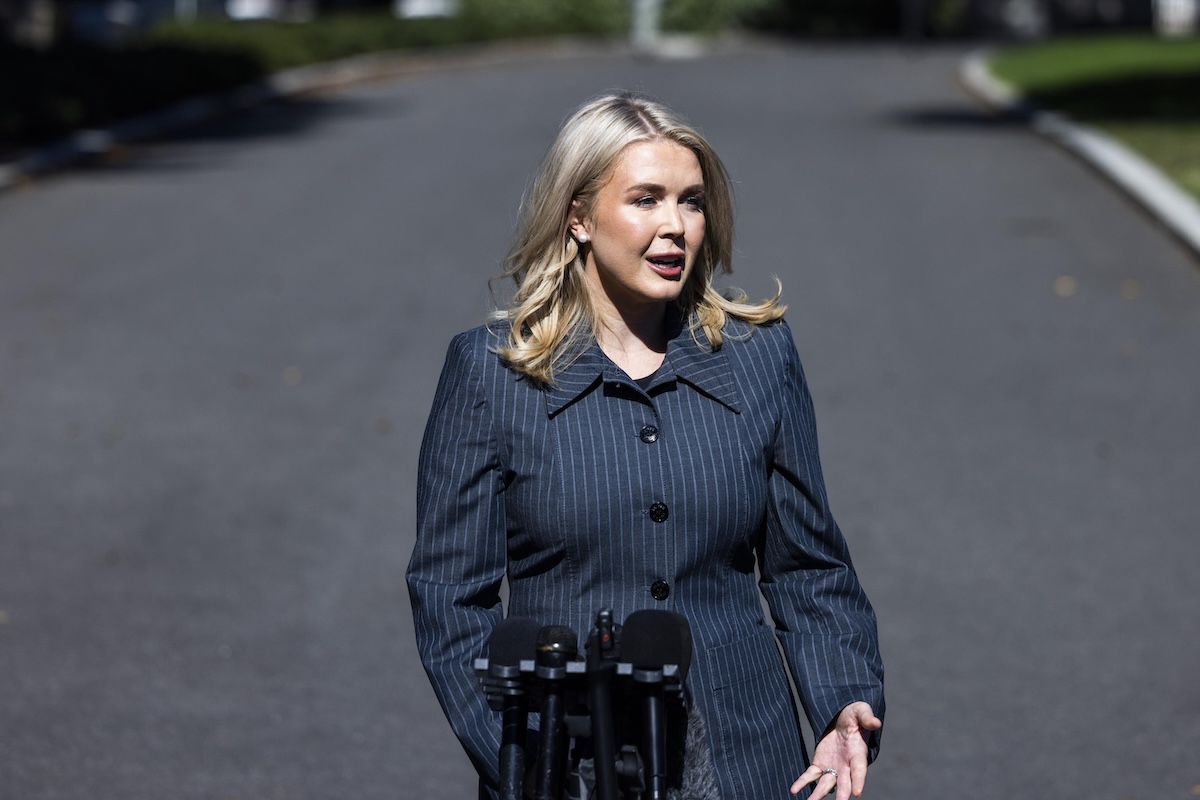 vertice-trump-putin-ungheria-tua-madre-portavoce-casa-bianca